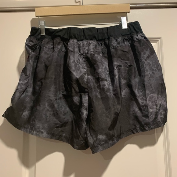 Athletic shorts - Picture 2 of 3